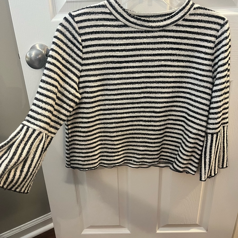 Urban Romantics cotton, polyester, and rayon mix top. Perfect for game day!